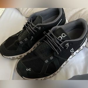 On Cloud Black size 8 tennis shoes